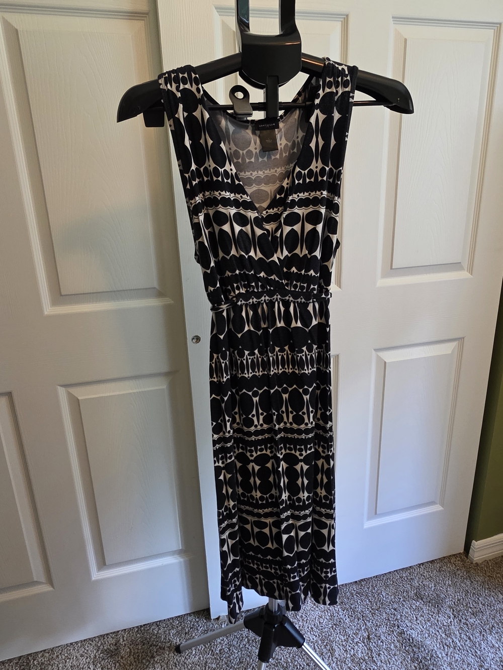 Ann Taylor Black and White Geometric-Print Sleeveless Maxi Dress